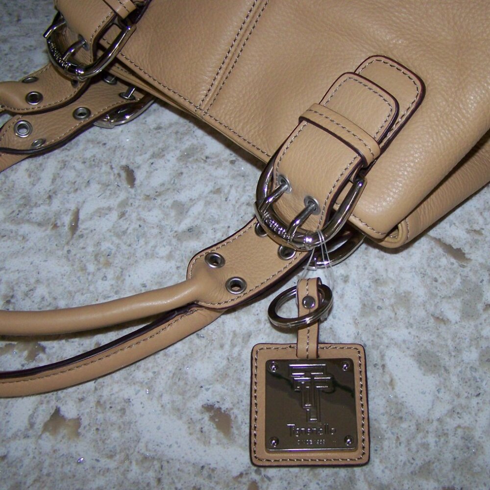 Tiganello Tan Leather Bucket Bag with Matching Key Fob - Picture 2 of 8